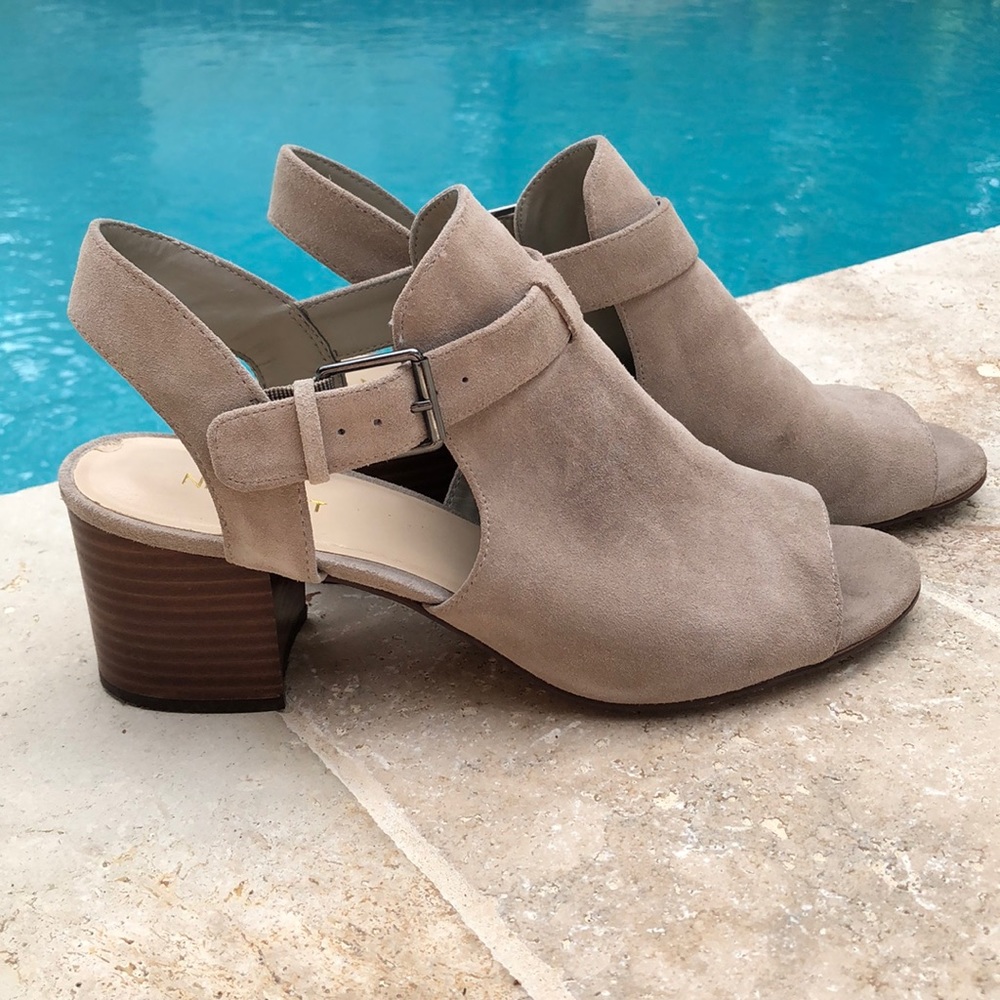 Nine West suede peep toe sandals. EUC.